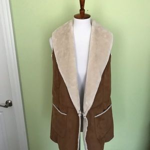 Suede and faux fur vest 💙NWT